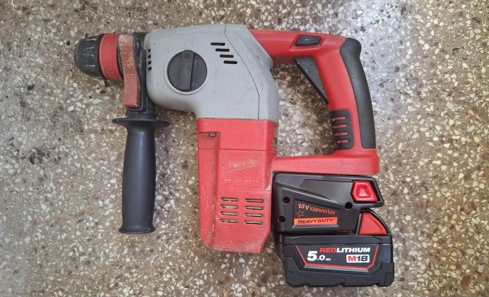 Milwaukee V18 HX перфоратор