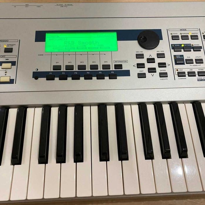 Синтезатор Yamaha MO 6