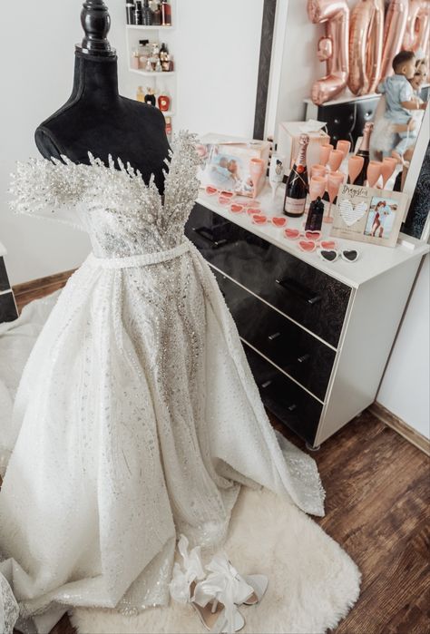 Vând Rochie de mireasa , creație unică