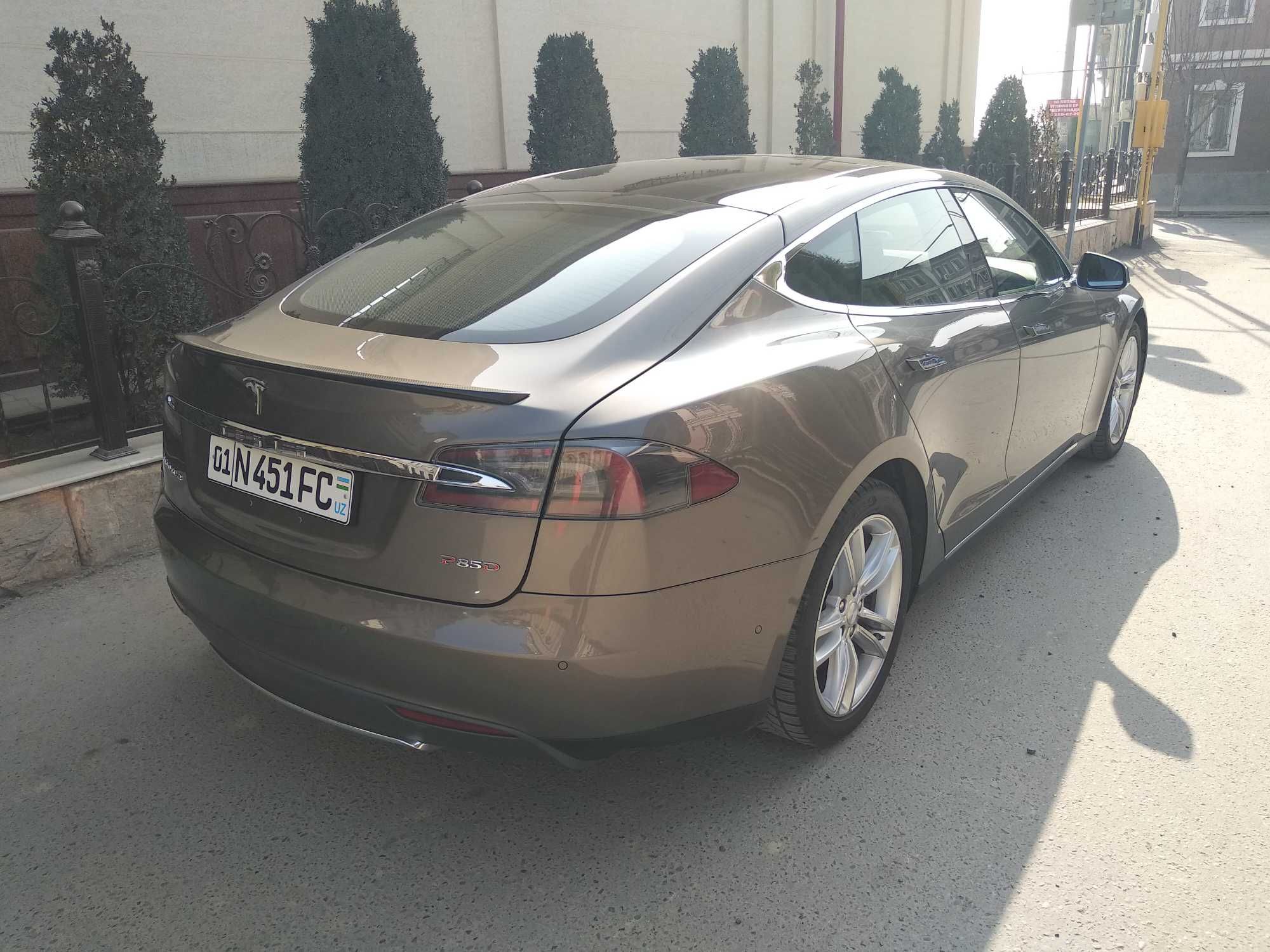 Tesla Model S 2015 Performance