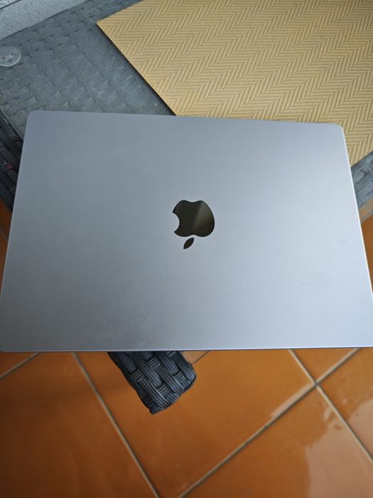 Vând MacBook Pro 14 inch, 2021 impecabil