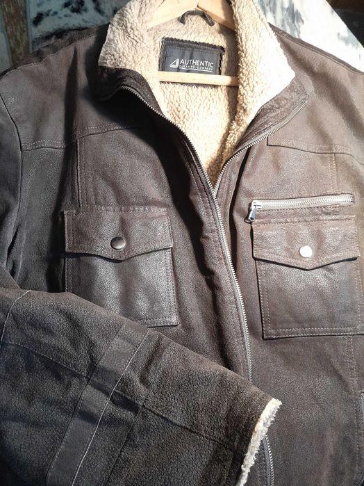 Продавам мъжко кожено яке с подплата