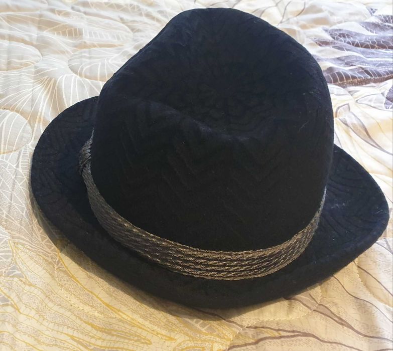 Шапки- Мъжка шапка тип бомбе  дамска шапка, кастор (вълна)