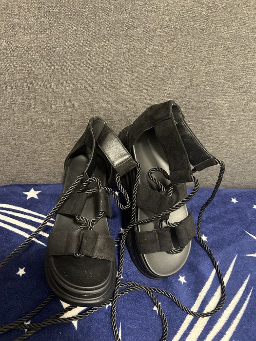 Sandale dama inalte .