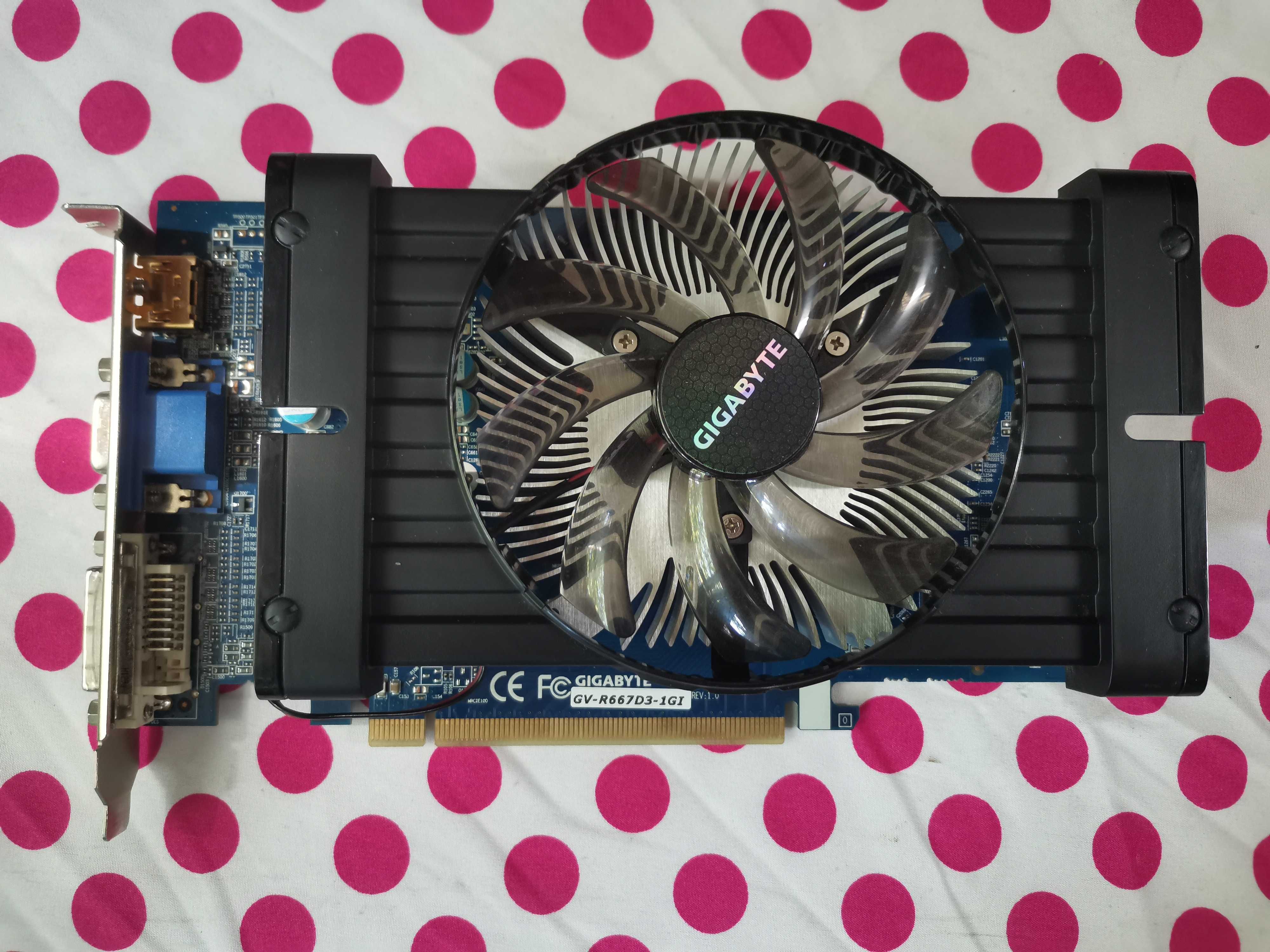 Placa video Gigabyte HD6670 1GB DDR3 128-bit.