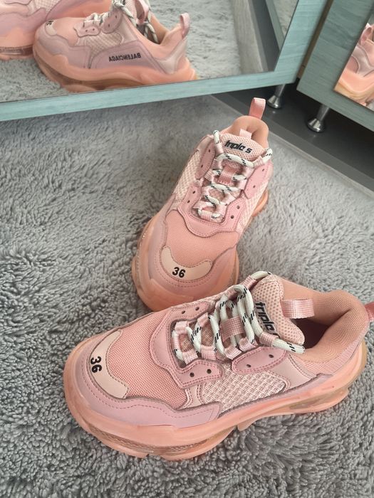 vand adidasi balensiaga noi purtati o singura data