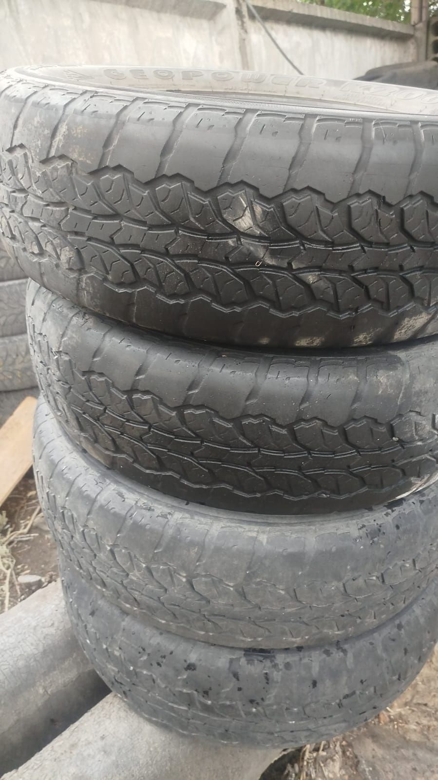 Продам шины 215/70