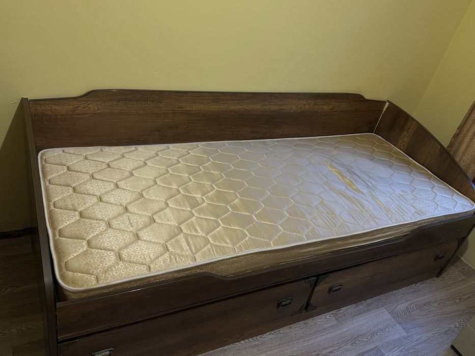 Продам кровать односпальную