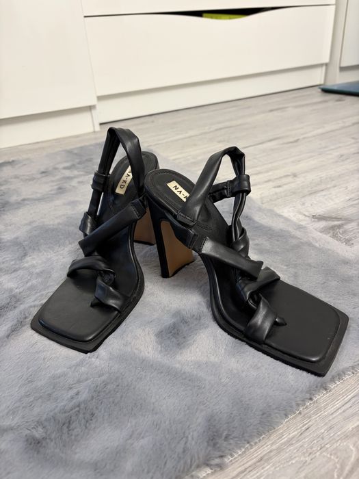 Дамски токове NA-KD