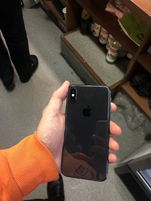 Iphone x srochna sotiladi