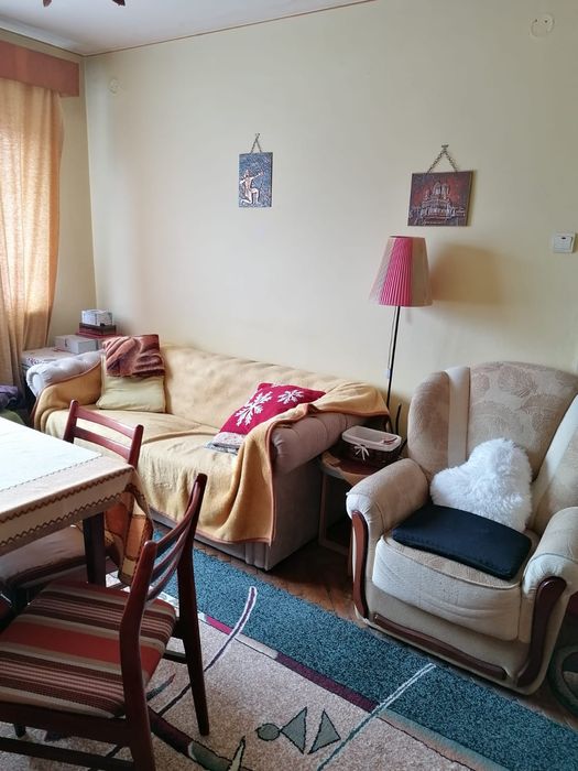 Vând apartament cu 3 camere Petrila,Str 8Martie bloc cărămidă,soare