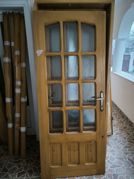Ușa de interior din lemn masiv