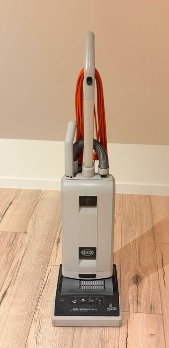 Aspirator profesional mocheta Sebo Automatic XP10 cu electrobatator