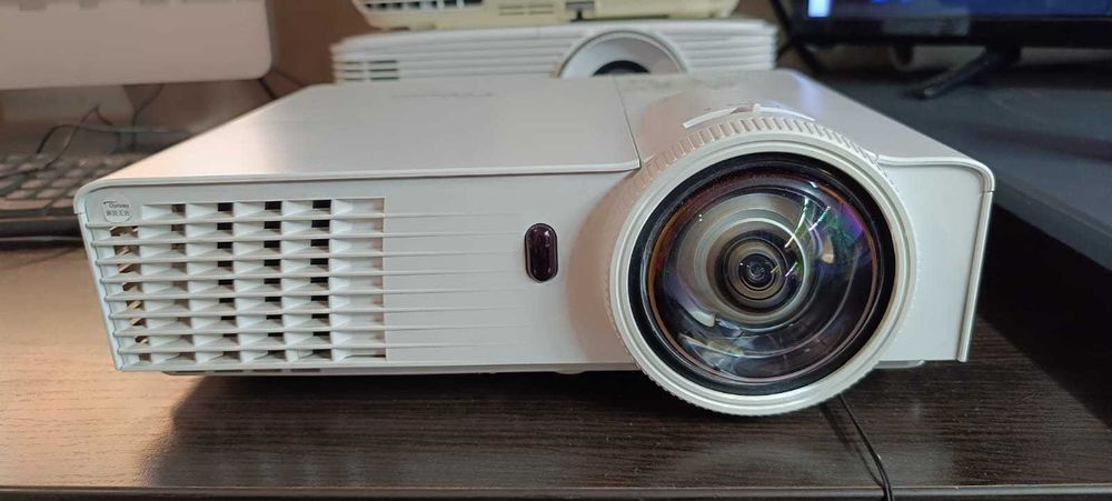 Продам проектор для большого экрана