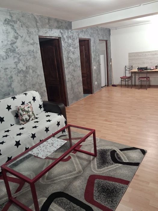 Închiriez apartament