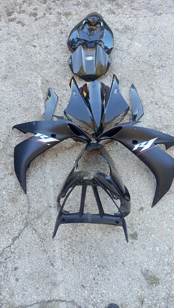 Пластмаси Yamaha R1 2006