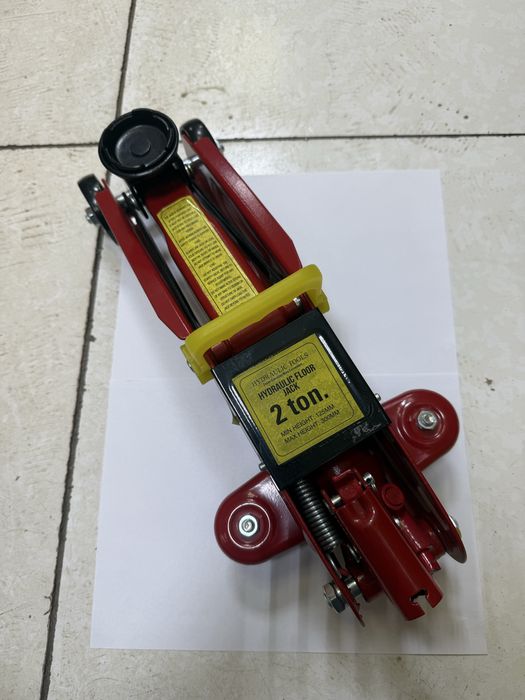 Домкрат подкатной 2 тонны автомобильный авто шиномонтаж