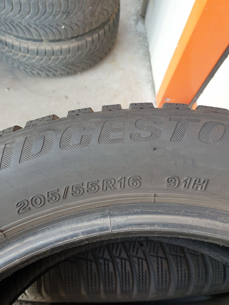 Зимни гуми 4 броя BRIDGESTONE Blizzak LM001 205 55 R16 дот 4616