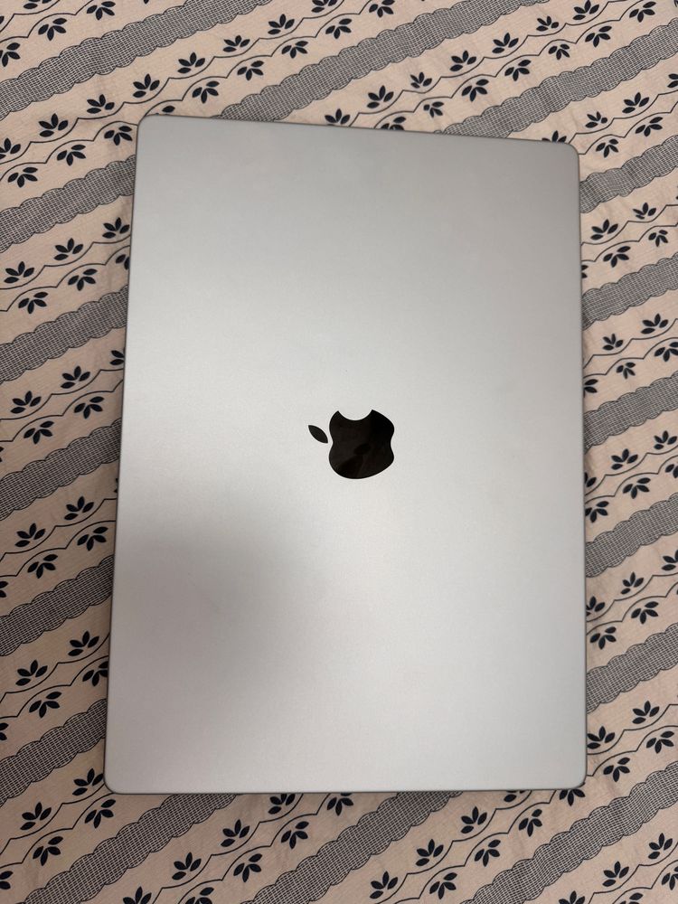 Macbook Pro M2 16-inch