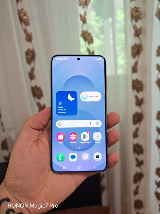 Vând sau schimb Samsung S25 SilverGrey Ca Nou totul original l