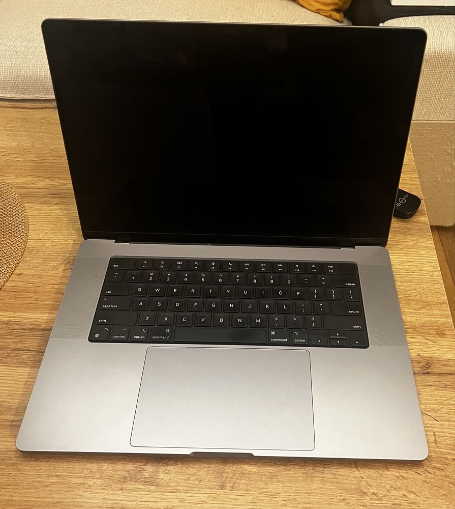 Mac Book pro m1 16”