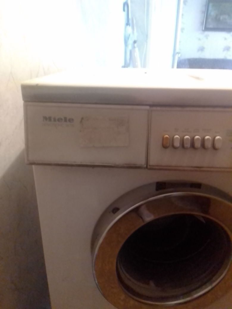 Работеща Миеле пералня