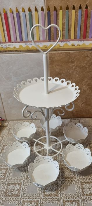 Suport pentru briose din metal