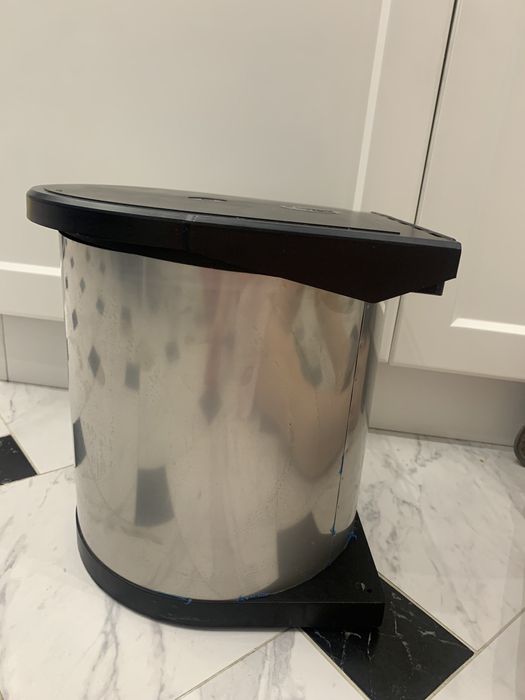 Ведро мусорное на фасад куханного гарнитура