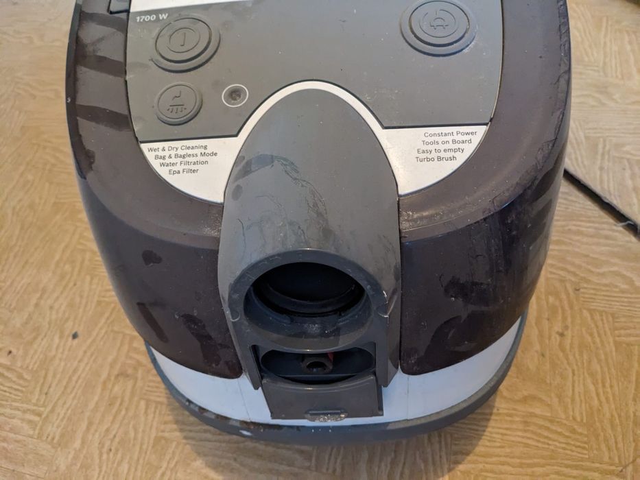 Aspirator Bosch cu functie de spalare