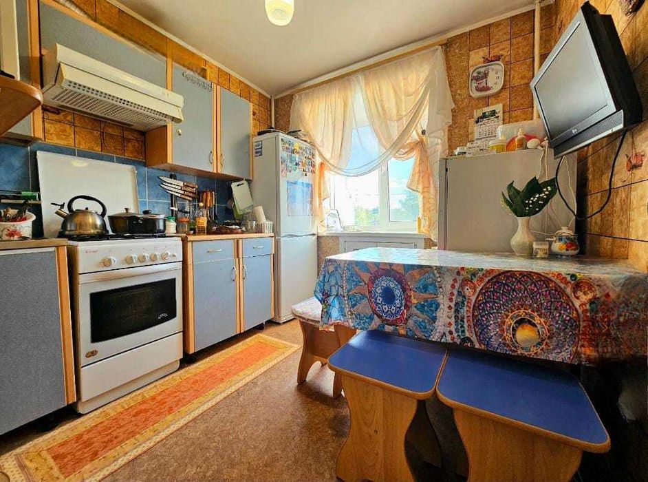 продается 3-х комнатная Комарова 13