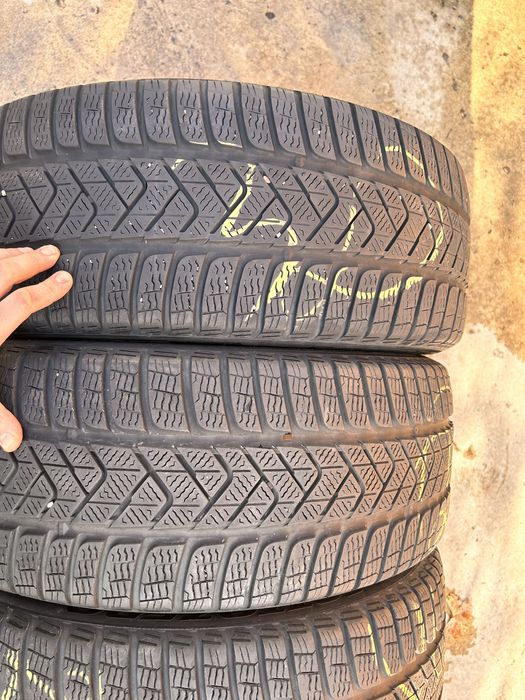 235/45/19 Pirelly