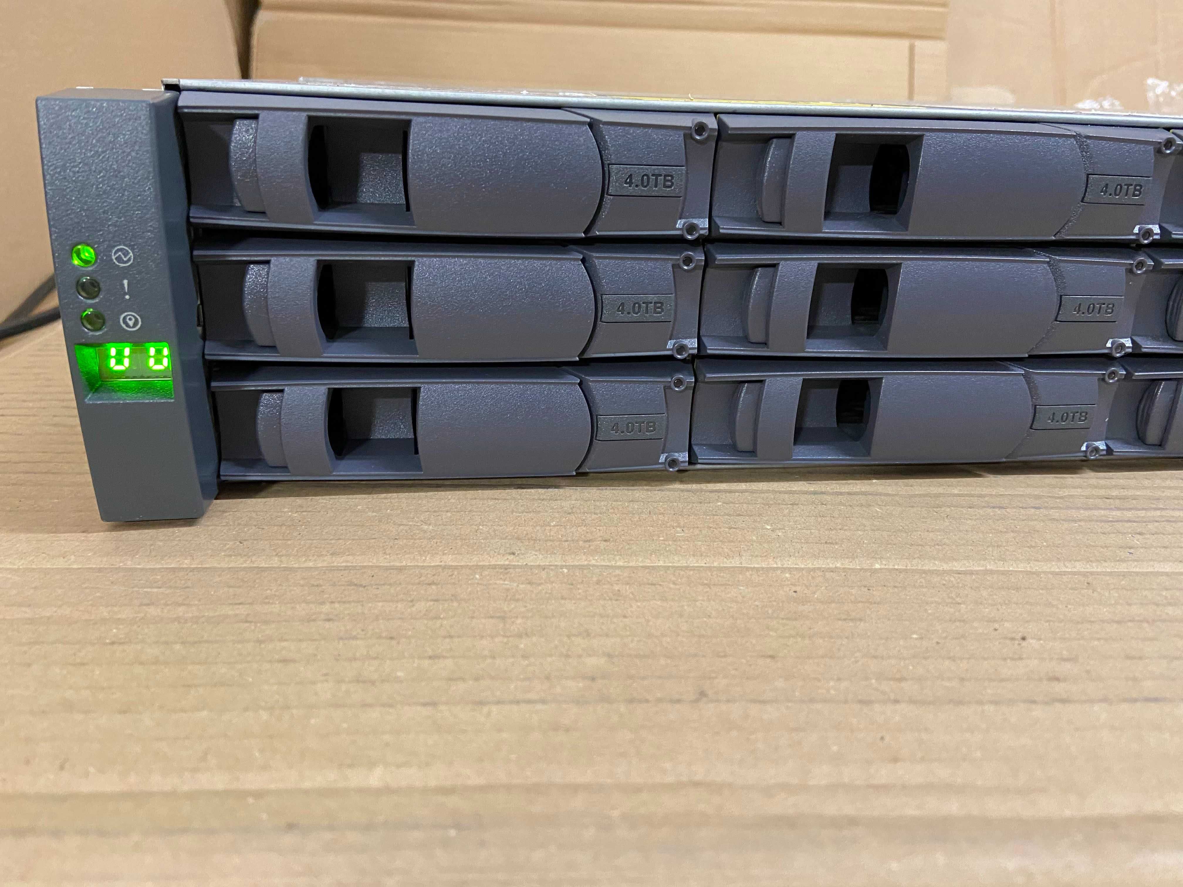 Сторидж NetApp FAS2620 12 x 3.5" SAS SATA, 10GbE iSCSI FC