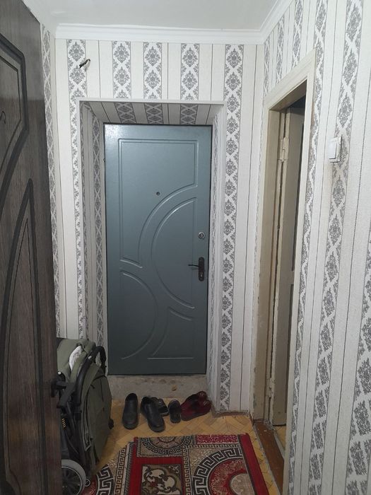 Продается 3х комнатная квартира в районе телеграфа рядом кафе "семья"