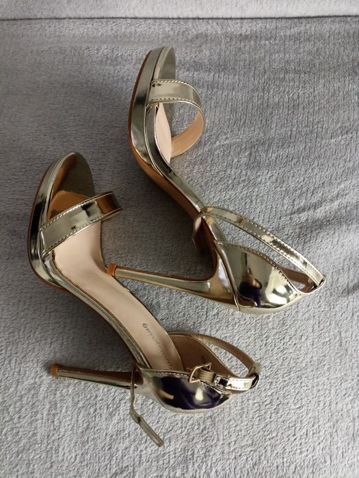 Sandale elegante aurii