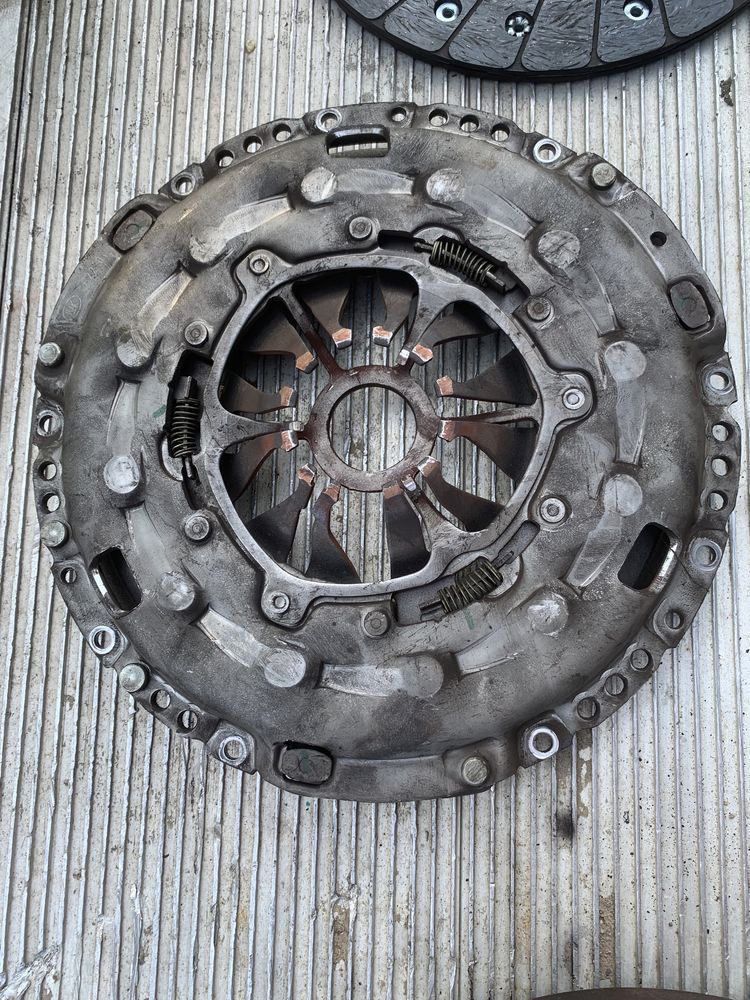 Kit ambreiaj volanta cu masa dubla 1.9 bkc bxe cod 323064110 vw