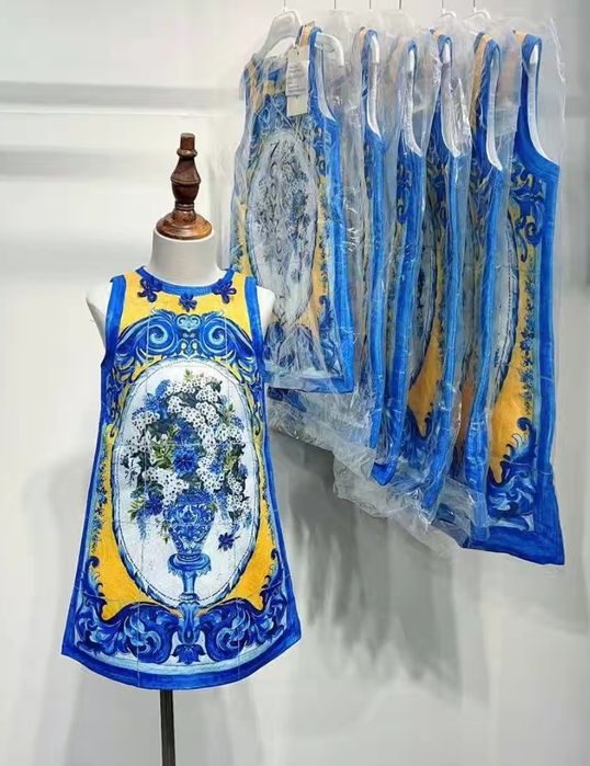 Нарядное платье для девочки. Новое. 140 рост