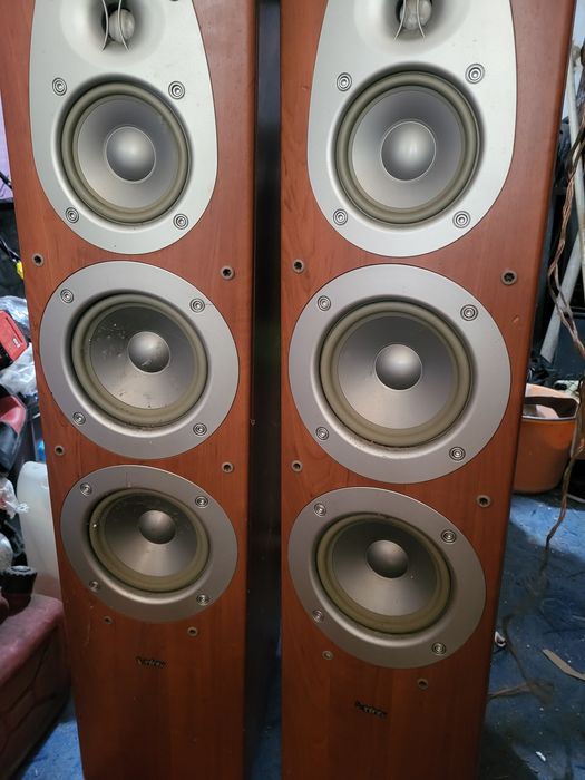 Boxe infinity beta 40 de vanzare si un amplificator karaoke ds 9701.