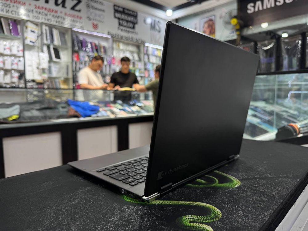 Notebook Toshiba Dynabook X360. i7-7gen 8/256GB