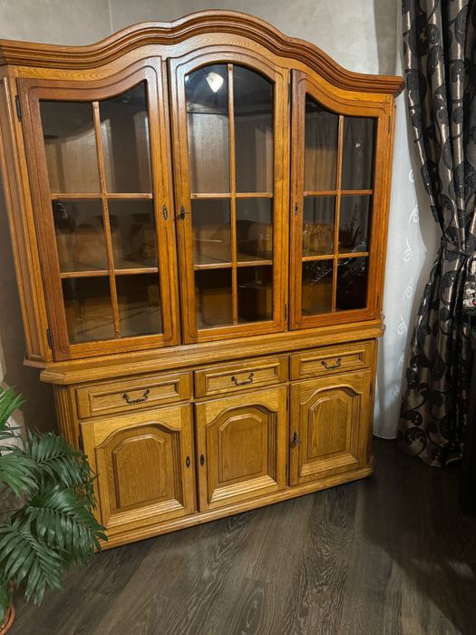 Vitrine din lemn masiv