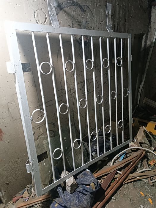 Продам решетку на стекло 127на127 размер цена 10тыс возможно доставка
