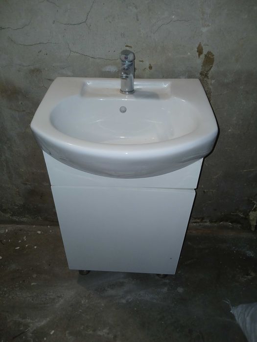 Комплект шкаф с мивка и шкаф с огледало за баня