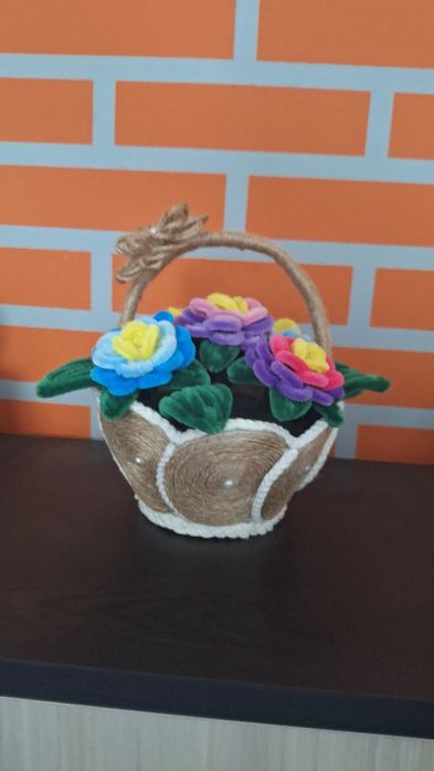 Aranjament floral din sarma plusata