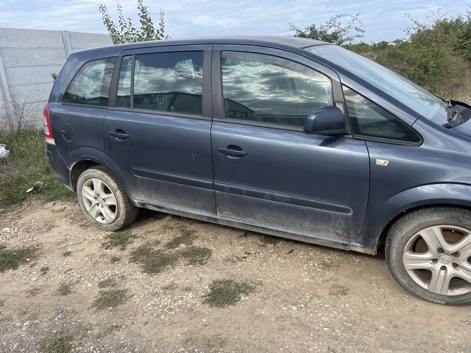 Dezmembrez Opel Zafira B 1.7 diesel 2006-2010