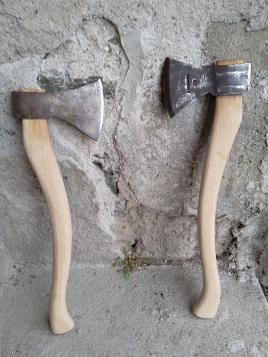 Продавам две малки антикварни Френски брадви 19-ти век