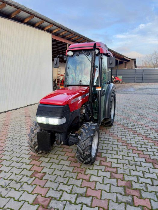 Tractor pentru vie viticol Case JX1070 V an 2007 4x4 72 CP 3.080 ore