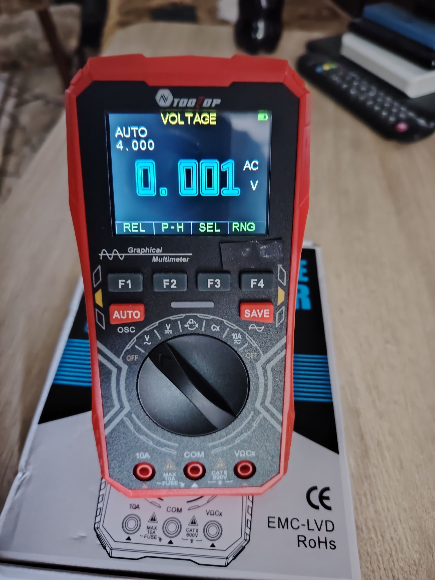 Osciloscop-multimetru digital cu autoscalare