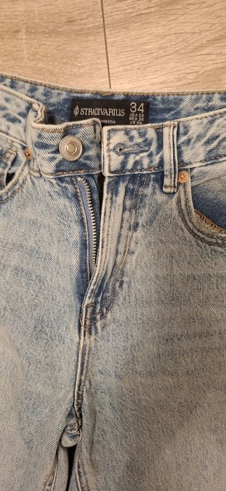 Blugi Stradivarius cu rupturi