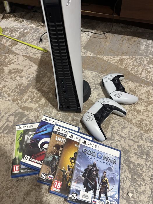 Продам PS 5 в отличном состаяний