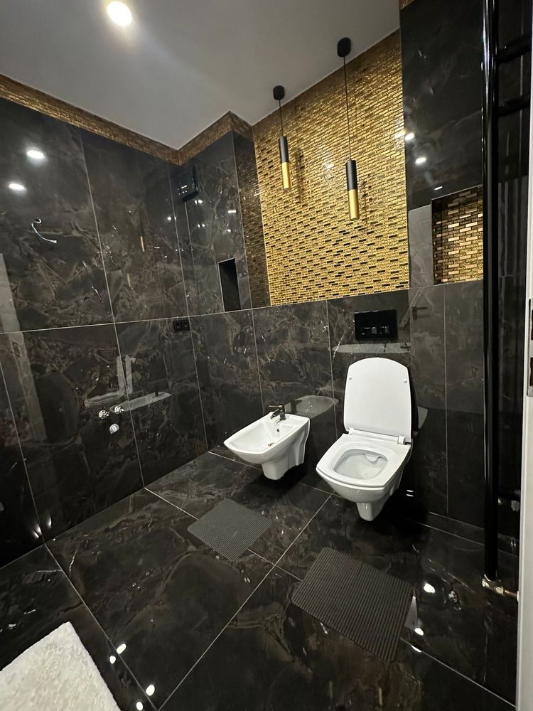 Apartament cu 3 camere la parter + curte