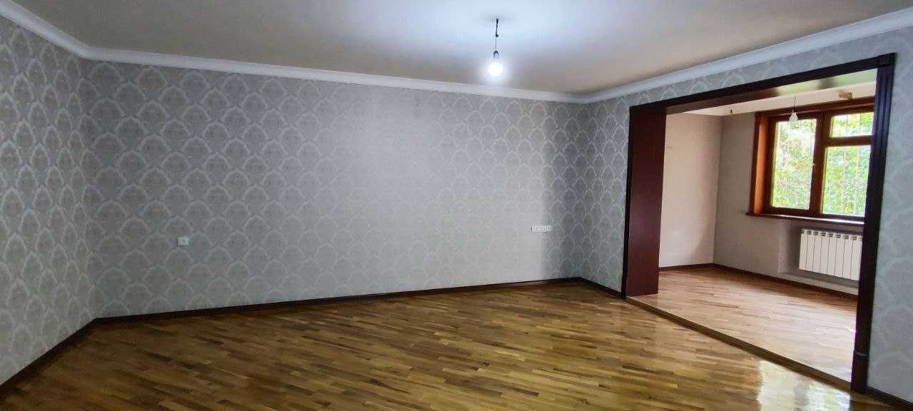 м.Буюк Ипак Йули ул.Поленова банковский дом 4-комн 2/4 126 м² ремонт